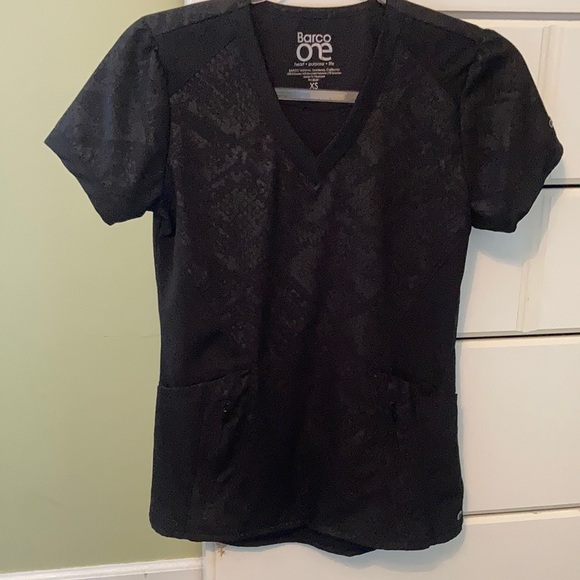 Barco One XS 4 pocket scrub top - Picture 1 of 2